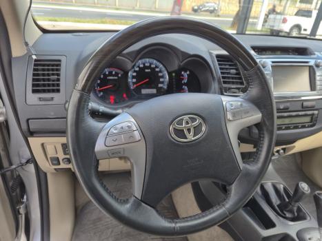 TOYOTA Hilux SW4 3.0 16V 4P SRV 4X4 7 LUGARES TURBO DIESEL AUTOMTICO, Foto 2