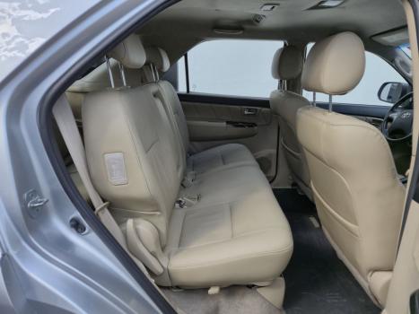 TOYOTA Hilux SW4 3.0 16V 4P SRV 4X4 7 LUGARES TURBO DIESEL AUTOMTICO, Foto 3