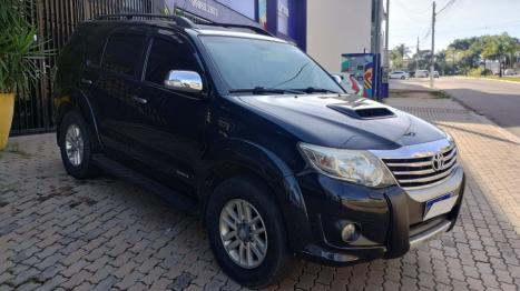 TOYOTA Hilux SW4 3.0 16V 4P SRV 4X4 7 LUGARES TURBO DIESEL AUTOMTICO, Foto 2