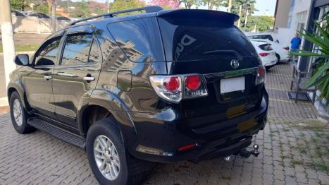 TOYOTA Hilux SW4 3.0 16V 4P SRV 4X4 7 LUGARES TURBO DIESEL AUTOMTICO, Foto 4