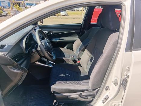 TOYOTA Yaris Hatch 1.3 16V 4P FLEX XL PLUS TECH MULTIDRIVE AUTOMTICO CVT, Foto 8