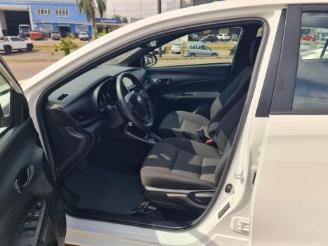 TOYOTA Yaris Hatch 1.5 16V 4P FLEX XL MULTIDRIVE AUTOMTICO CVT, Foto 4