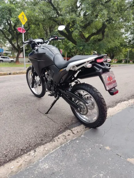 YAMAHA XTZ 250 LANDER, Foto 4