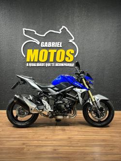 SUZUKI GSR 750 