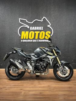 SUZUKI GSR 750 