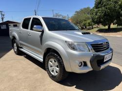 TOYOTA Hilux Caminhonete 3.0 4P 4X4 SRV TURBO DIESEL CABINE DUPLA AUTOMÁTICO TOYOTA Hilux Caminhonete 3.0 4P 4X4 SRV TURBO DIESEL CABINE DUPLA AUTOMÁTICO