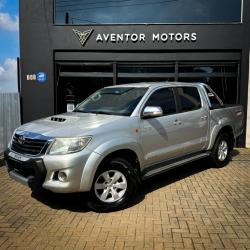 TOYOTA Hilux Caminhonete 3.0 4P SR 4X4 DIESEL CABINE DUPLA