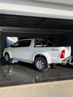 TOYOTA Hilux Caminhonete 2.7 16V 4P SRV FLEX 4X4  CABINE DUPLA AUTOMÁTICO