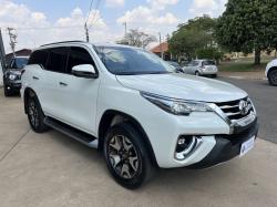TOYOTA Hilux SW4 2.8 4P SRX 4X4 DIAMOND 7 LUGARES TURBO DIESEL AUTOMÁTICO