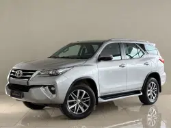 TOYOTA Hilux SW4 2.8 4P SRX 4X4 TURBO DIESEL AUTOMÁTICO