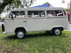 VOLKSWAGEN Kombi 1.6 STD 9 LUGARES