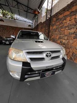 TOYOTA Hilux Caminhonete 3.0 4P SR 4X4 TURBO DIESEL CABINE DUPLA