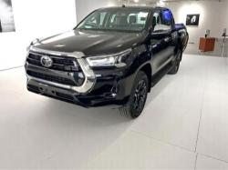 TOYOTA Hilux Caminhonete 2.8 16V SRX 4X4 DIESEL CABINE DUPLA AUTOMTICO