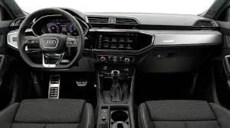 AUDI Q3 2.0 40 4P TFSI SPORTBACK PERFORMANCE BLACK QUATTRO TIPTRONIC AUTOM�TICO, Foto 2