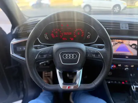 AUDI Q3 2.0 4P 40 TFSI PERFORMANCE BLACK QUATTRO TIPTRONIC AUTOM�TICO, Foto 17
