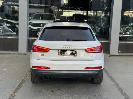 AUDI Q3 2.0 4P TFSI AMBIENTE QUATTRO S-TRONIC AUTOM�TICO, Foto 4