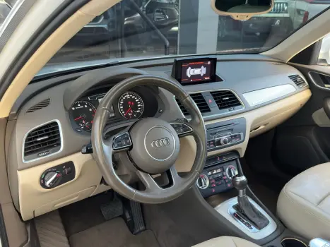 AUDI Q3 2.0 4P TFSI AMBIENTE QUATTRO S-TRONIC AUTOM�TICO, Foto 8