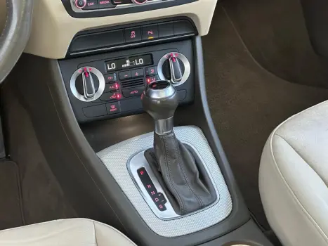 AUDI Q3 2.0 4P TFSI AMBIENTE QUATTRO S-TRONIC AUTOM�TICO, Foto 11