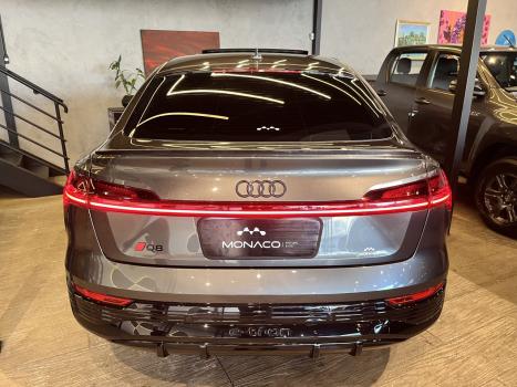 AUDI Q8-E-Tron 55 EL�TRICO SPORTBACK PERFORMANCE BLACK QUATTRO, Foto 3