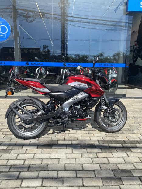 BAJAJ Dominar 160 , Foto 2