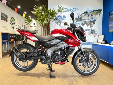 BAJAJ Dominar 200 , Foto 1