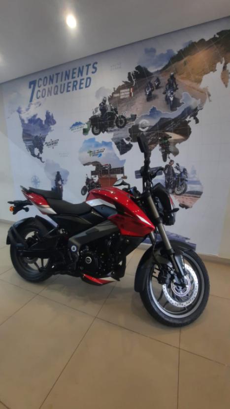 BAJAJ Dominar 200 , Foto 2