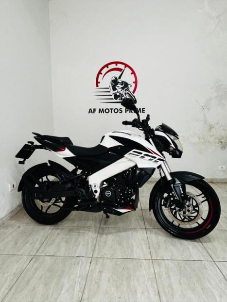 BAJAJ Dominar 200 , Foto 1