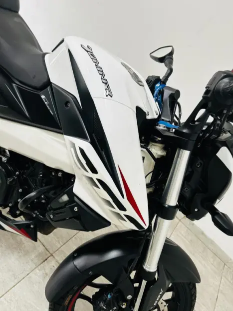 BAJAJ Dominar 200 , Foto 6