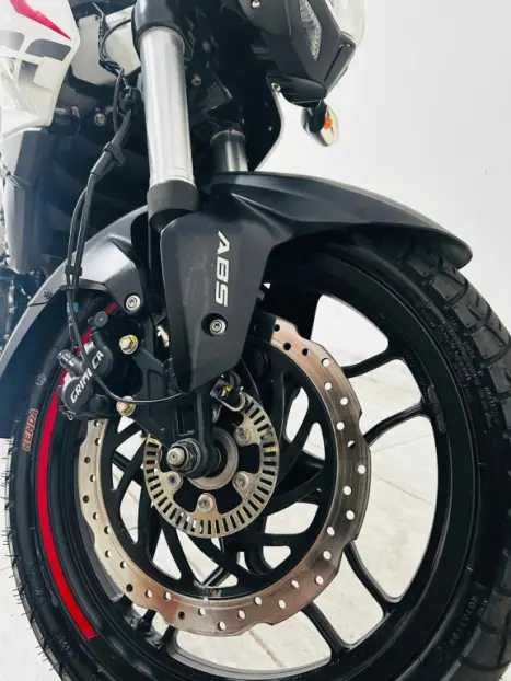BAJAJ Dominar 200 , Foto 9