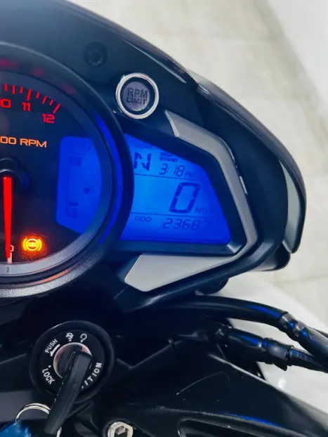 BAJAJ Dominar 200 , Foto 12