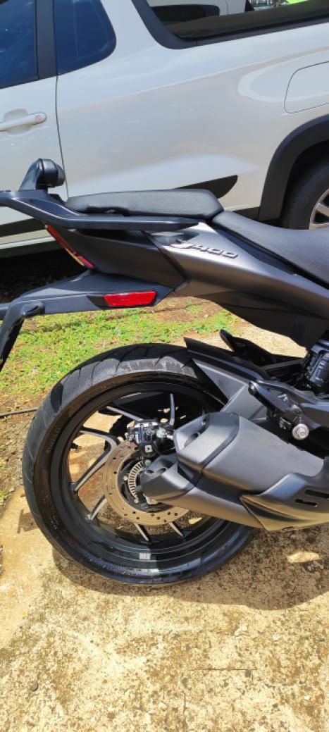 BAJAJ Dominar 400 , Foto 3