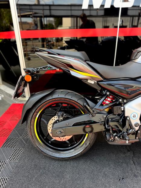 BAJAJ Dominar 400 , Foto 2