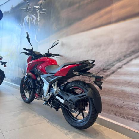 BAJAJ Pulsar 150 , Foto 2