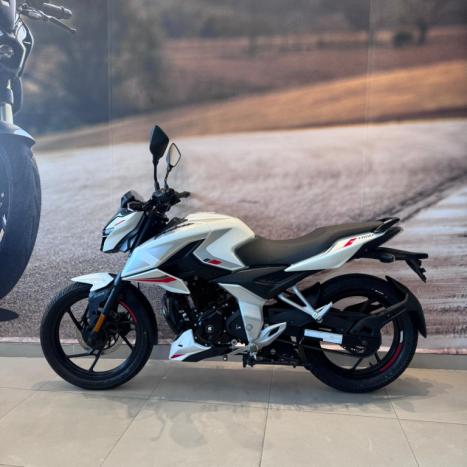 BAJAJ Pulsar 150 , Foto 4