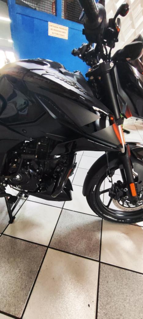 BAJAJ Pulsar 150 , Foto 3