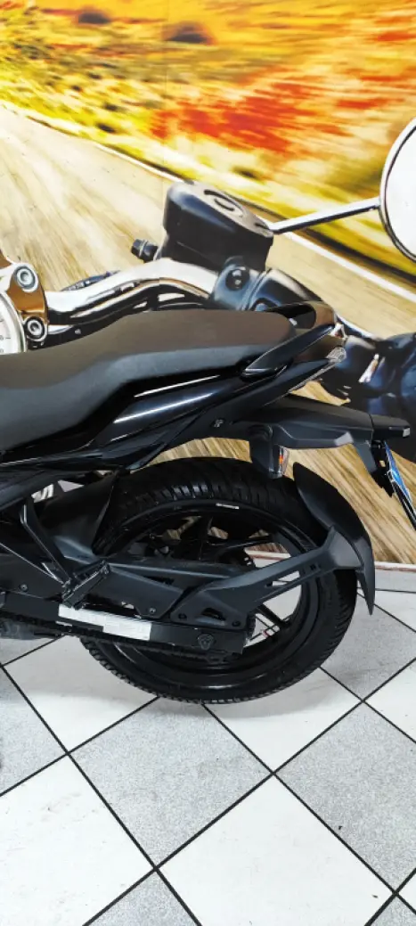 BAJAJ Pulsar 150 , Foto 33