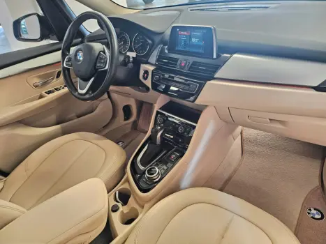 BMW 220I 2.0 16V 4P ACTIVEFLEX TOURER TURBO AUTOMÁTICO, Foto 7 BMW 220I 2.0 16V 4P ACTIVEFLEX TOURER TURBO AUTOMÁTICO, Foto 7