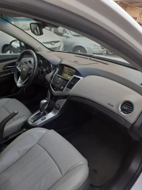 CHEVROLET Cruze Sedan 1.8 16V 4P LTZ ECOTEC FLEX AUTOMÁTICO, Foto 8 CHEVROLET Cruze Sedan 1.8 16V 4P LTZ ECOTEC FLEX AUTOMÁTICO, Foto 8