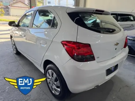 CHEVROLET Onix Hatch 1.4 4P FLEX LT, Foto 4