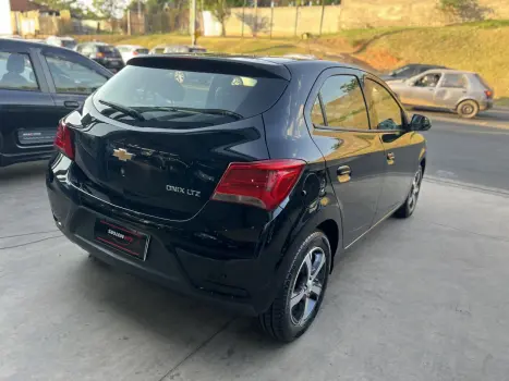 CHEVROLET Onix Hatch 1.4 4P FLEX LTZ, Foto 4