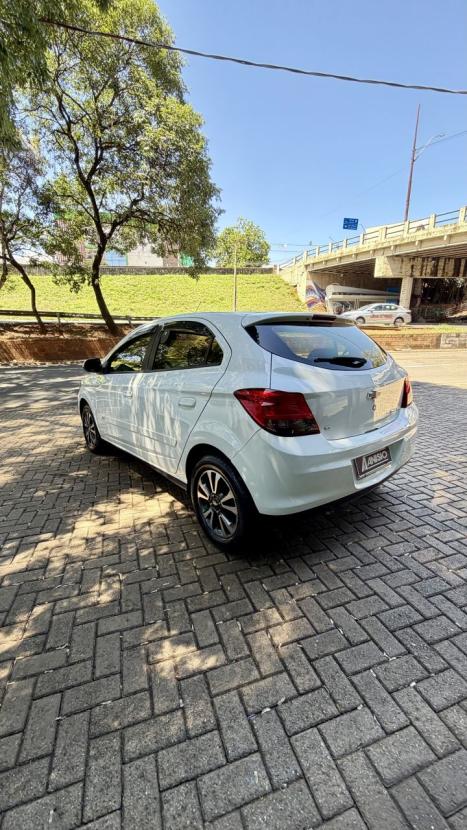 CHEVROLET Onix Hatch 1.4 4P FLEX LTZ, Foto 6