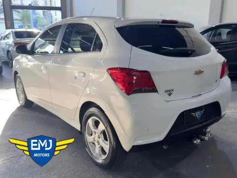 CHEVROLET Onix Hatch 1.4 4P FLEX LT, Foto 4