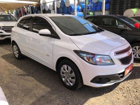 CHEVROLET Onix Hatch 1.4 4P FLEX LT, Foto 2