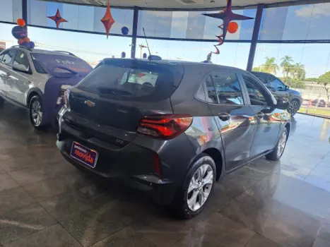 CHEVROLET Onix Hatch 1.0 4P FLEX LTZ TURBO AUTOM�TICO, Foto 3