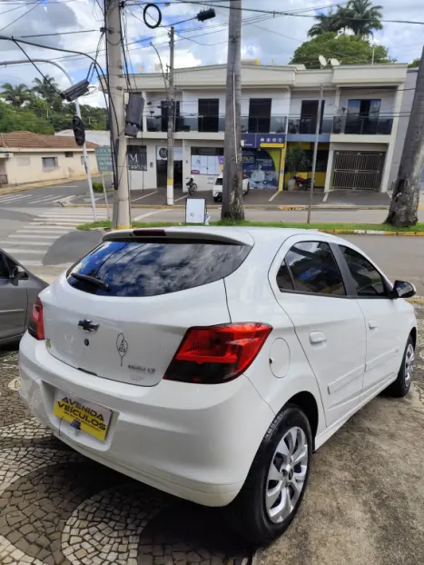 CHEVROLET Onix Hatch 1.4 4P FLEX LT, Foto 5