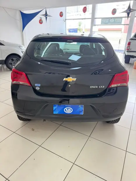 CHEVROLET Onix Hatch 1.4 4P FLEX LTZ AUTOM�TICO, Foto 7
