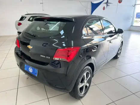 CHEVROLET Onix Hatch 1.4 4P FLEX LTZ AUTOM�TICO, Foto 8
