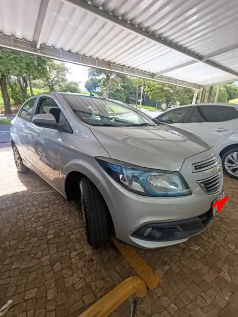 CHEVROLET Onix Hatch 1.4 4P FLEX LTZ, Foto 3