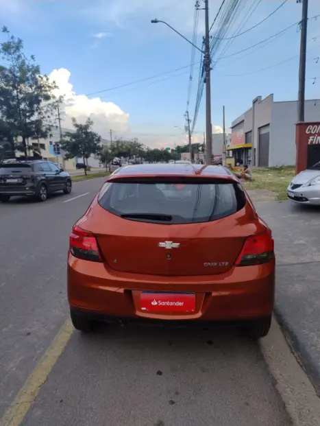 CHEVROLET Onix Hatch 1.4 4P FLEX LTZ, Foto 4