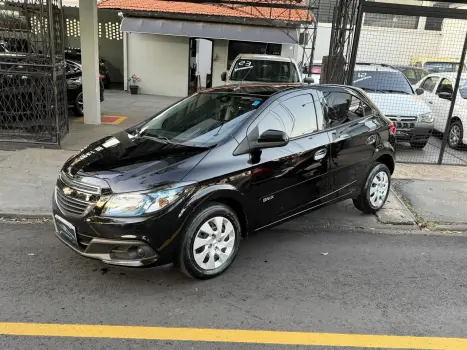 CHEVROLET Onix Hatch 1.4 4P FLEX LT, Foto 2